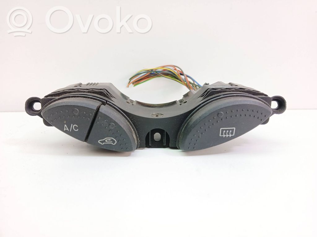Ford Focus Windscreen/window heater switch 