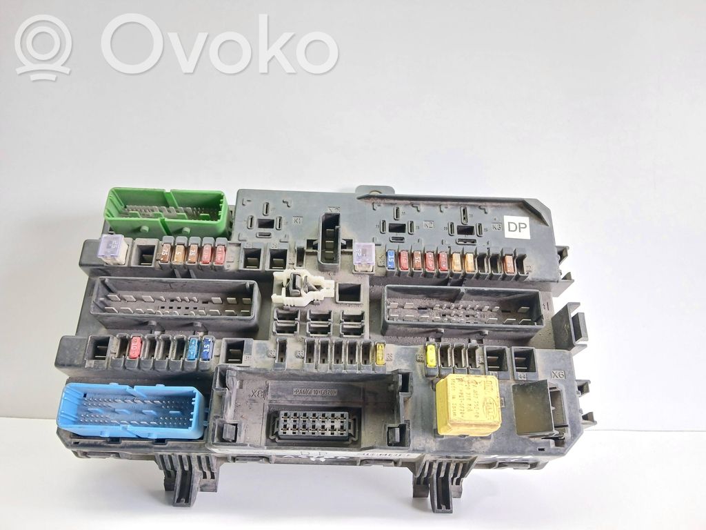 Opel Astra H Fuse module 