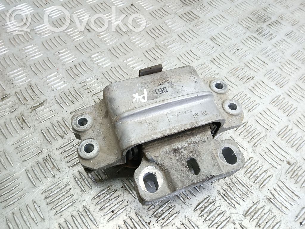 Volkswagen PASSAT B6 Engine mount bracket 