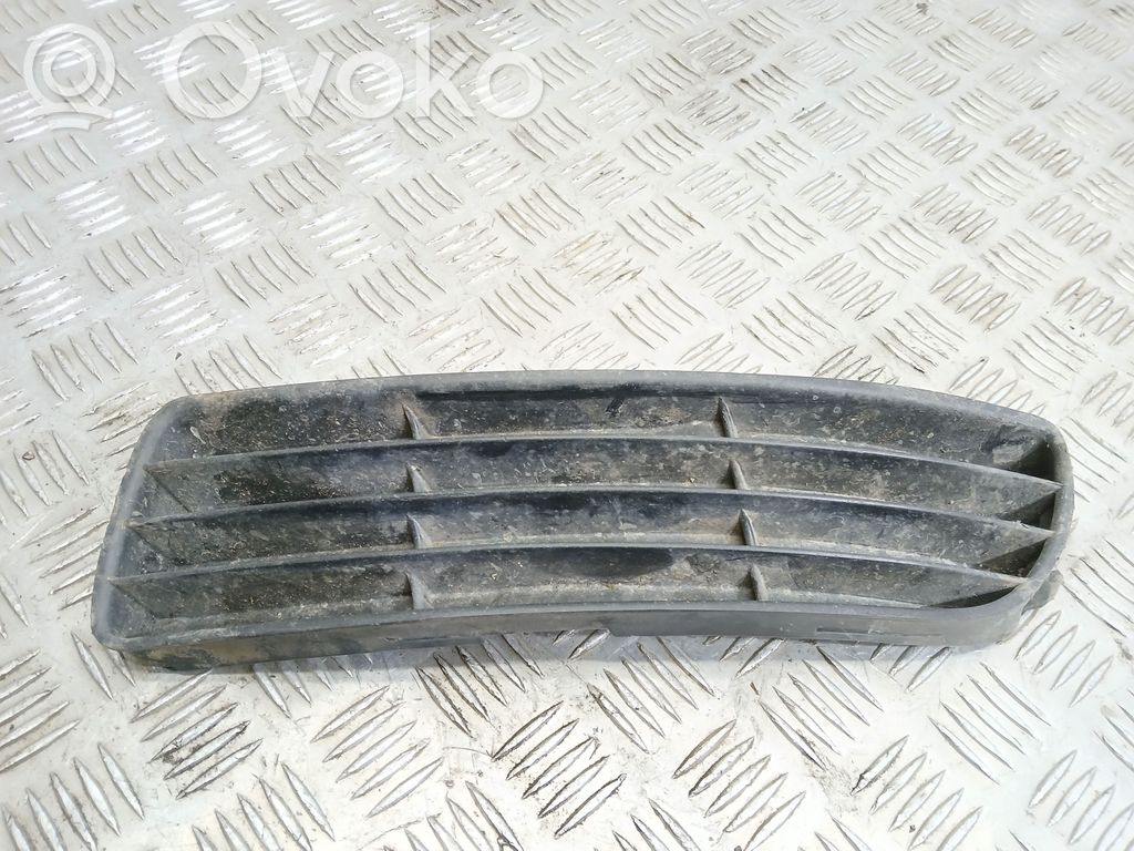 Audi A4 S4 B5 8D Kratka dolna zderzaka przedniego 
