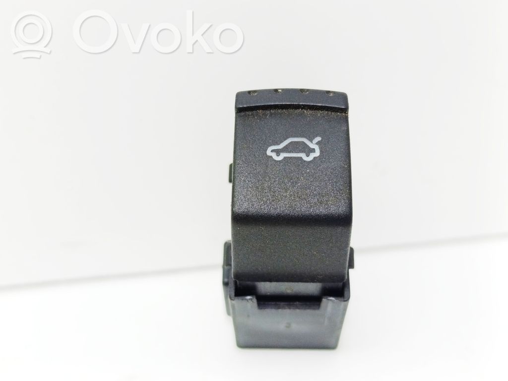 Skoda Superb B5 (3U) Tailgate opening switch 