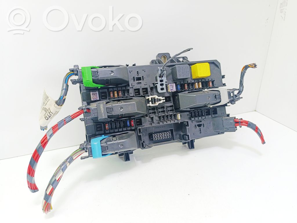 Opel Astra H Módulo de fusible 