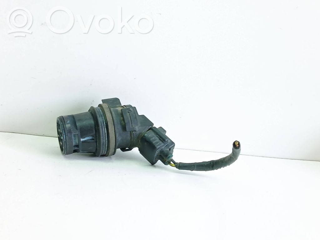 Mazda 3 I Windscreen/windshield washer pump