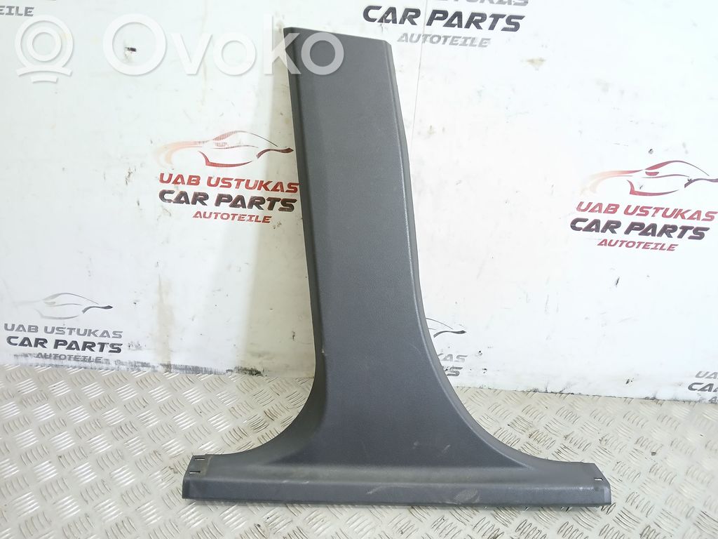 Ford Fiesta Pilar (B) (inferior)