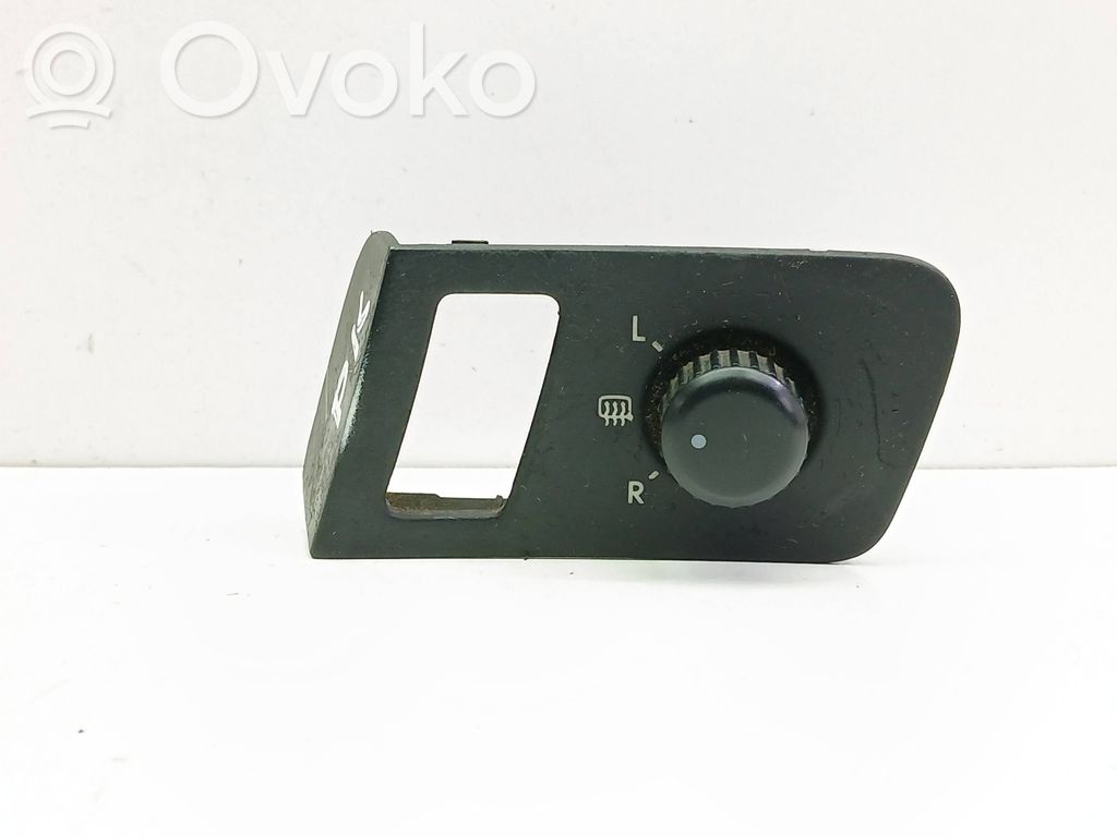 Volkswagen Touran I Wing mirror switch 