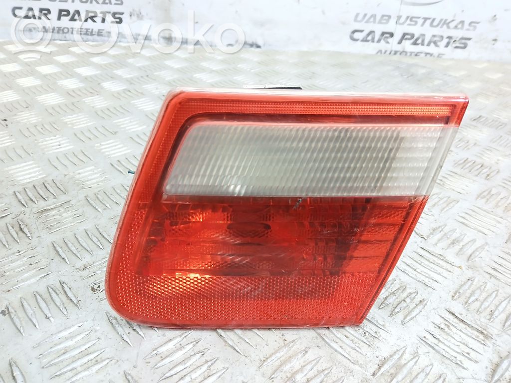 BMW 3 E46 Aizmugurējais lukturis pārsegā 