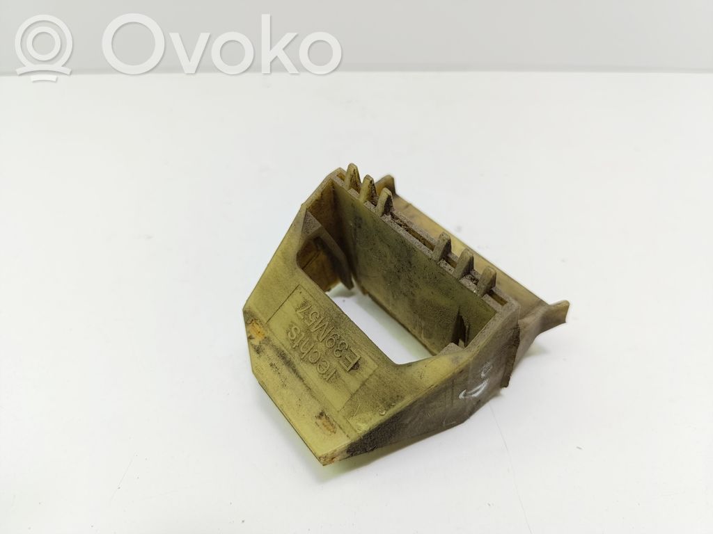 BMW 5 E39 Radiator mount bracket 