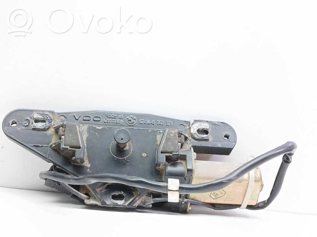 Motor de apertura del maletero/compartimento de carga   8362371