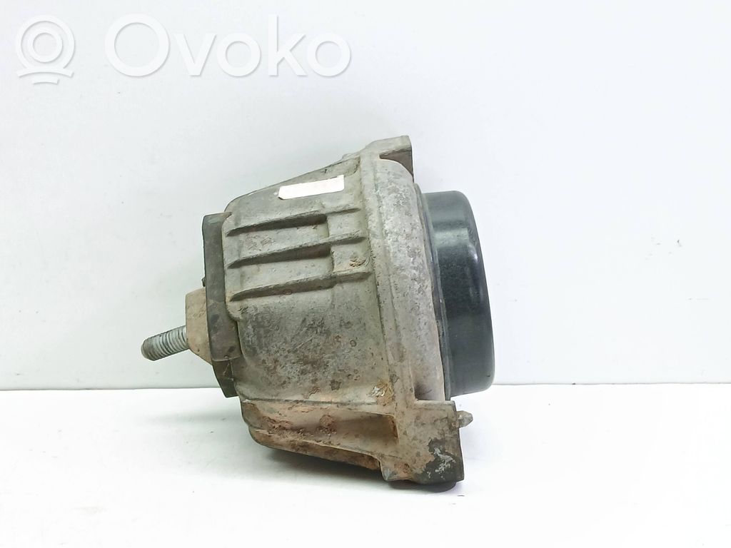 Soporte de montaje del motor   13981112