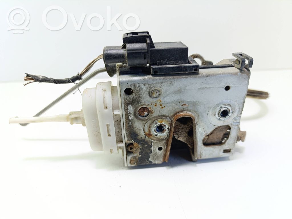 Audi A4 S4 B5 8D Priekinė durų spyna 