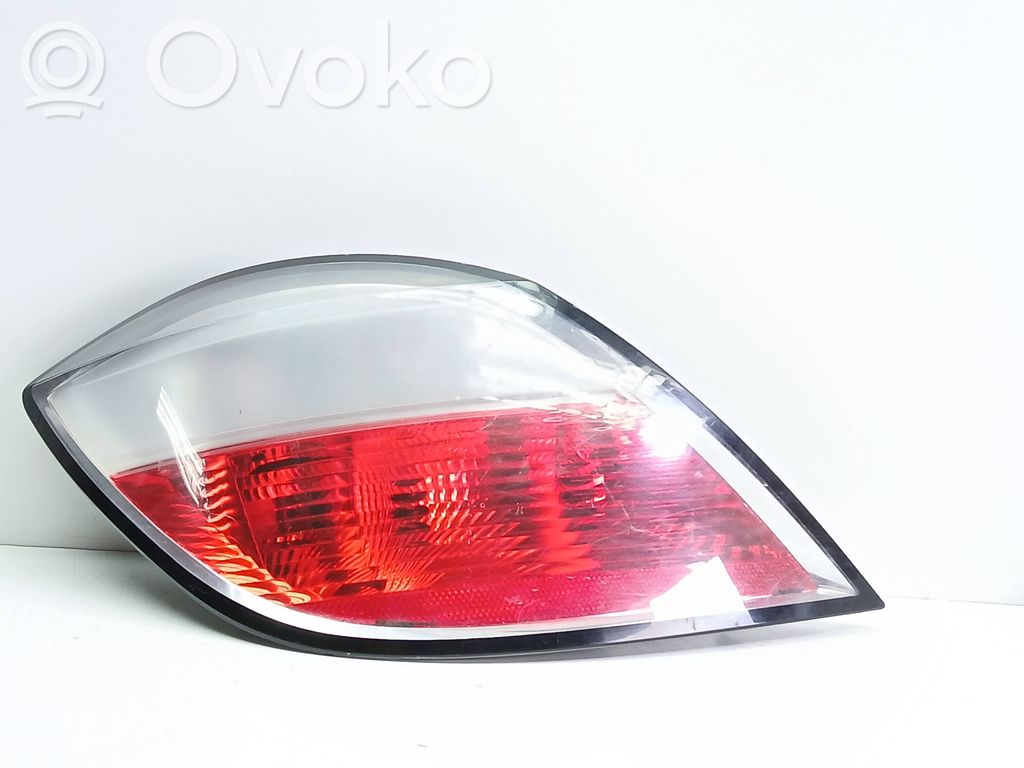 Opel Astra H Aizmugurējais lukturis virsbūvē 
