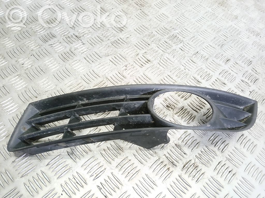 Volkswagen PASSAT B6 Grilă inferioară bară față 