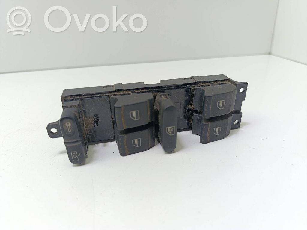 Volkswagen PASSAT B5.5 Electric window control switch 