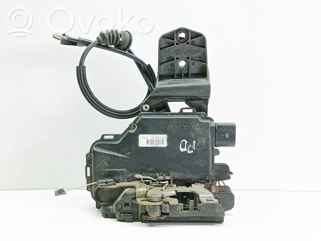 Volkswagen Golf IV Etuoven lukko 