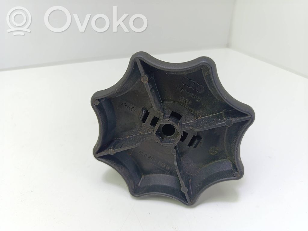 Tornillo de la rueda de repuesto   8L0803899B