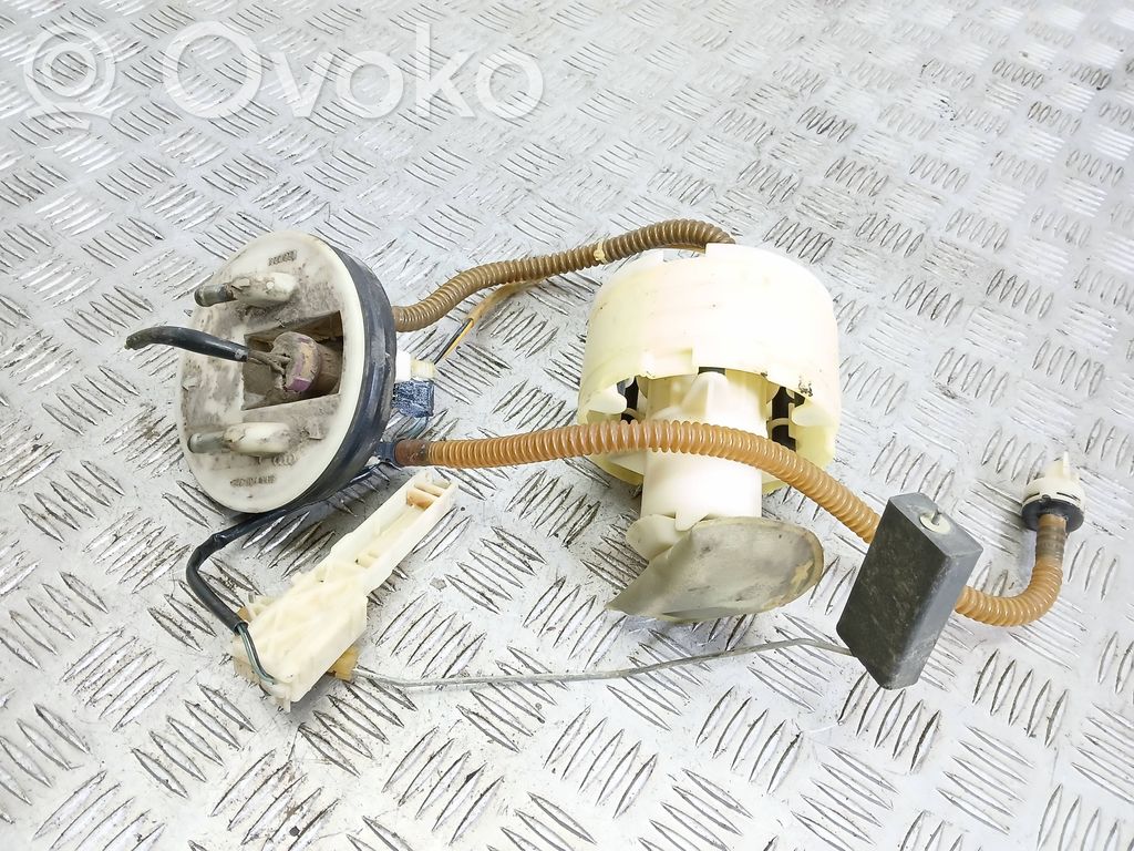Audi A4 S4 B5 8D Bomba interna de combustible 