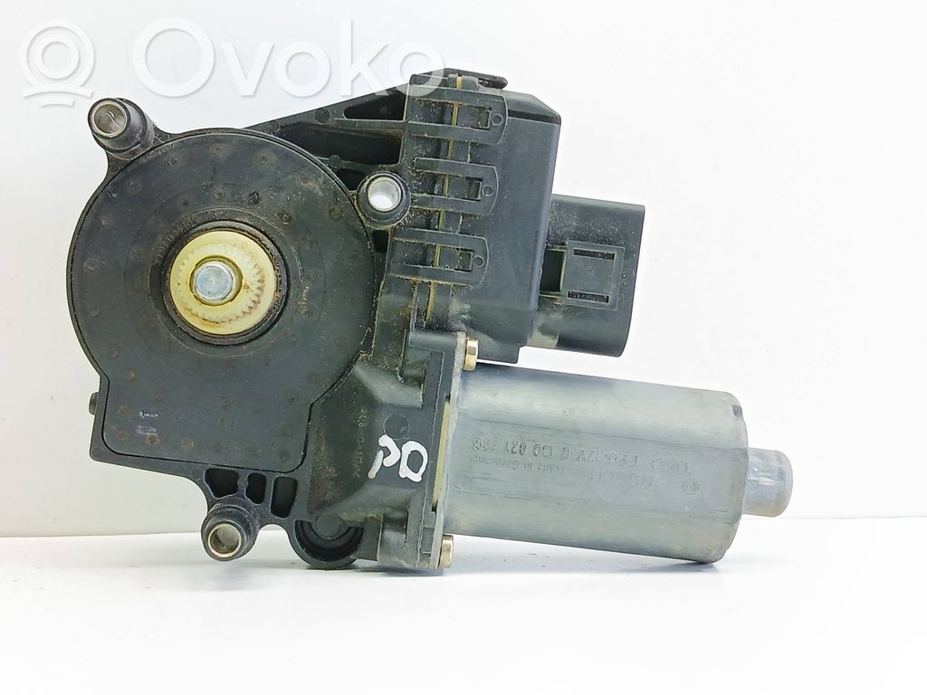 Audi A4 S4 B5 8D Motor del regulador de la ventanilla de la puerta delantera 