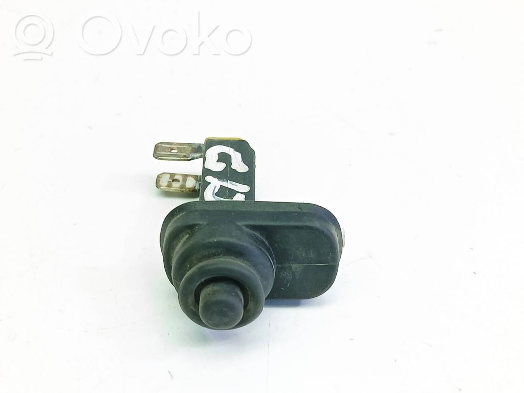 Audi A4 S4 B5 8D Takaoven anturi 