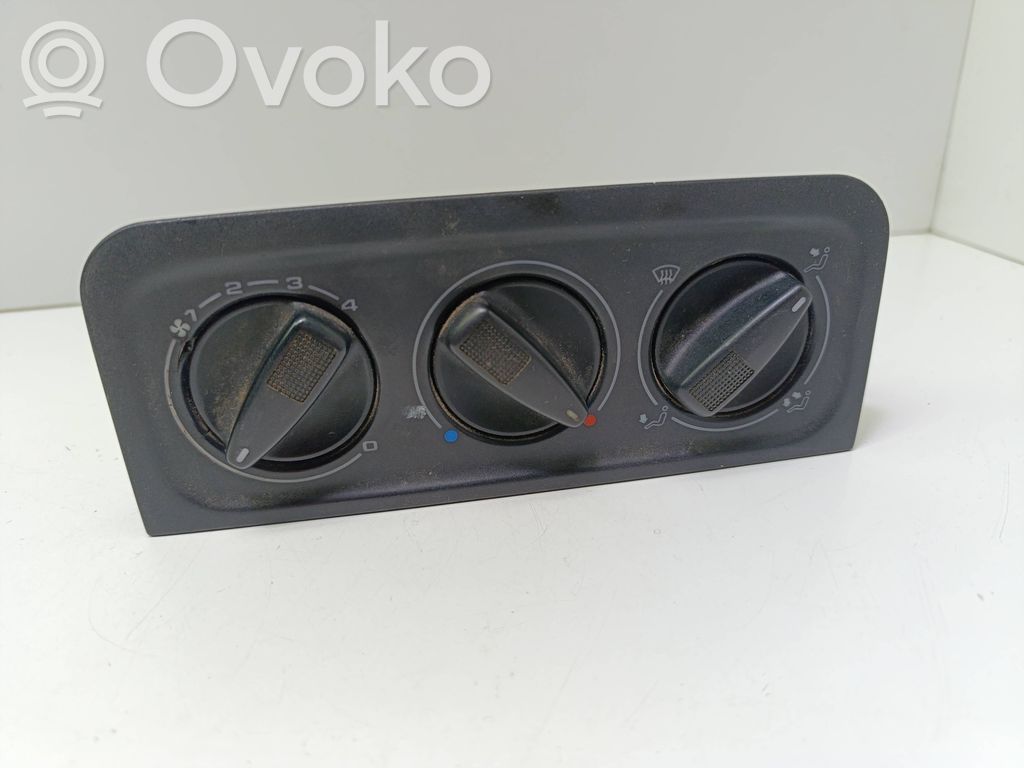 Volkswagen Golf III Panel klimatyzacji 