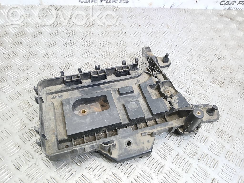 Volkswagen PASSAT B6 Vassoio batteria 