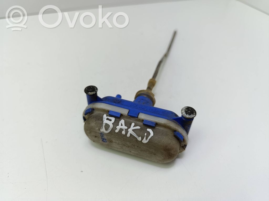 Volkswagen Golf III Motorino del tappo del serbatoio del carburante