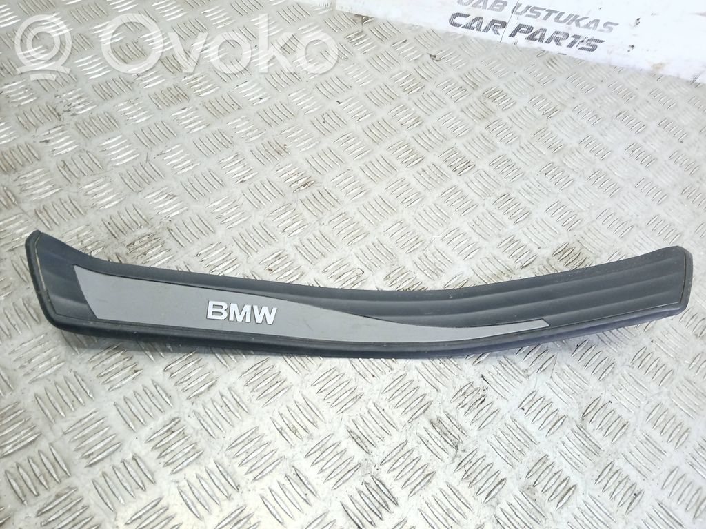 BMW 5 E60 E61 Copertura del rivestimento del sottoporta posteriore 
