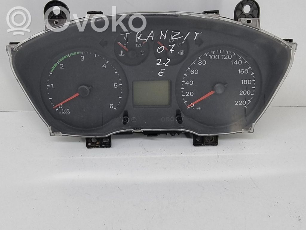 Geschwindigkeitsmesser Cockpit   6C1T0849