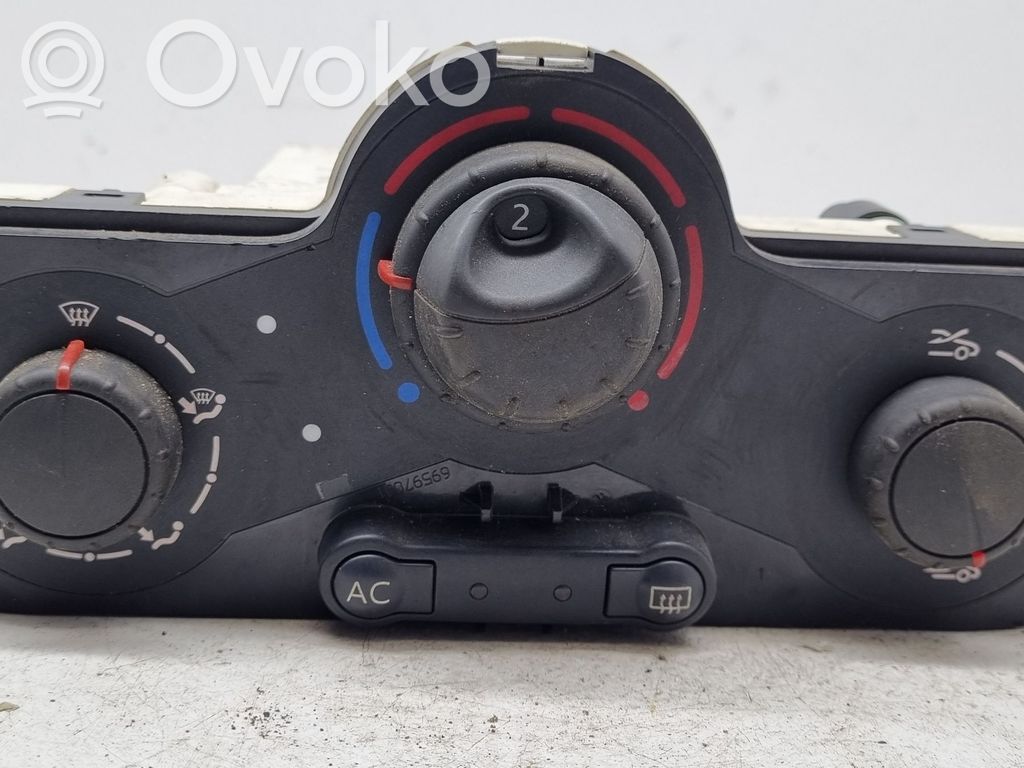 Renault Clio III Climate control unit 