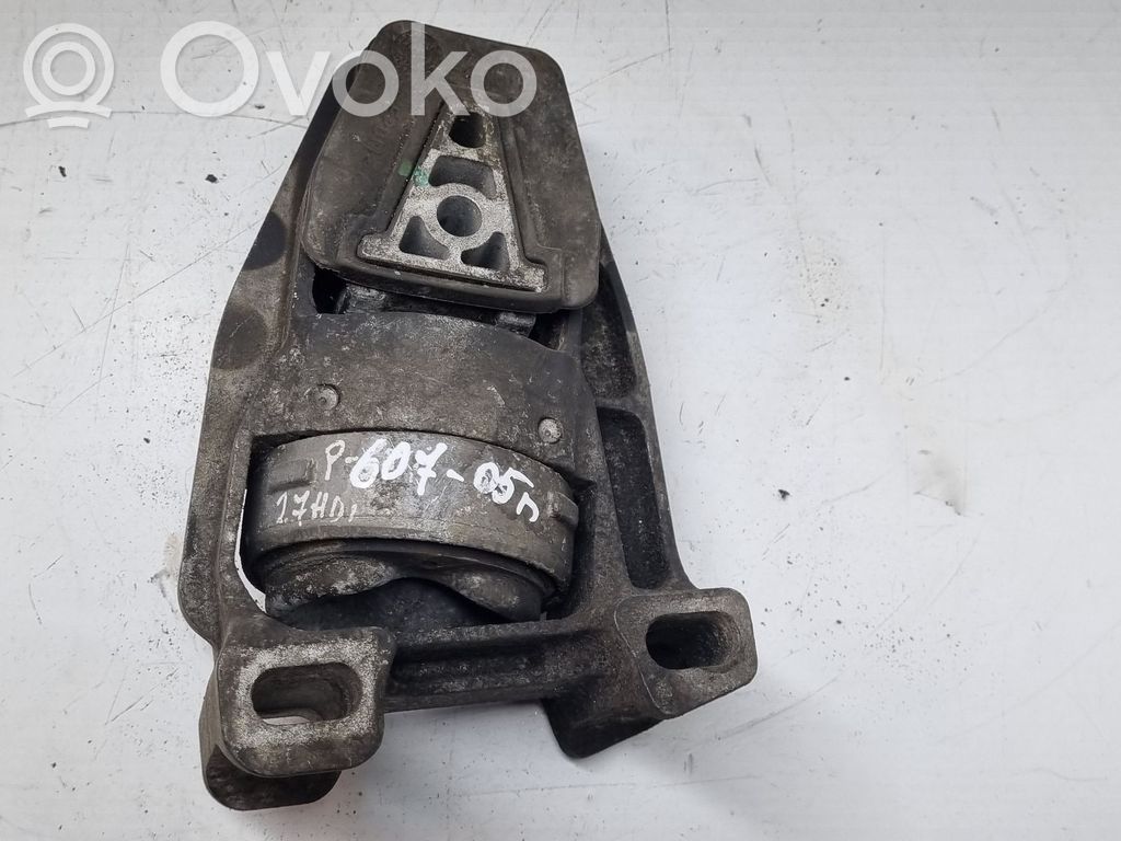 Peugeot 607 Engine mount bracket 