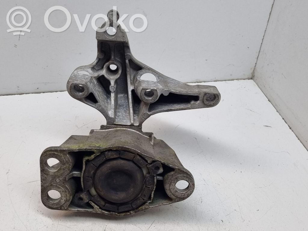 Dacia Logan I Engine mount bracket 