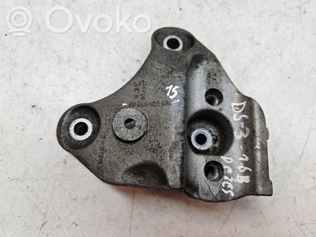Citroen DS3 Gearbox mounting bracket 