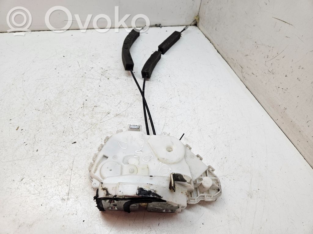 Honda CR-V Priekšpusē slēdzene 