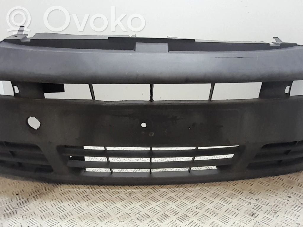 Opel Vivaro Parachoques delantero 