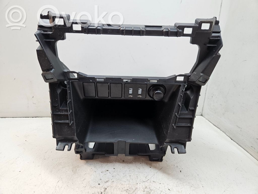 Mitsubishi Eclipse Cross Panneau de garniture console centrale 
