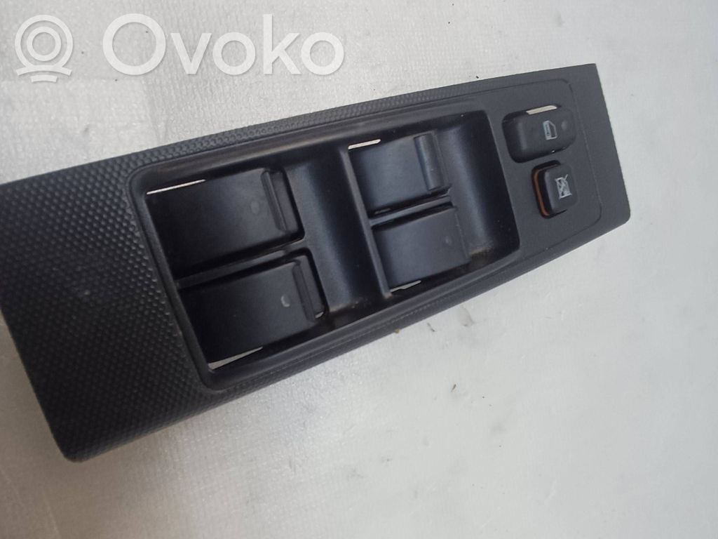 Toyota Corolla Verso AR10 Electric window control switch 