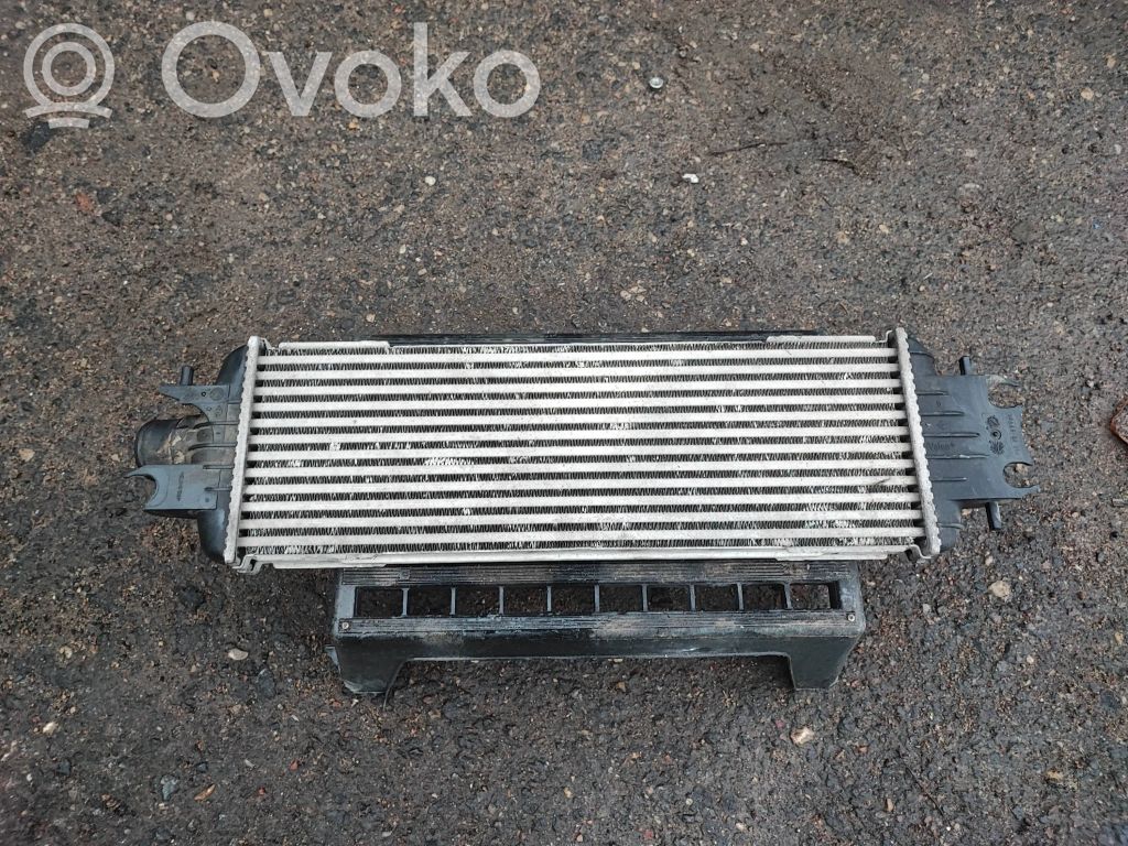 Opel Vivaro Interkūlerio radiatorius 