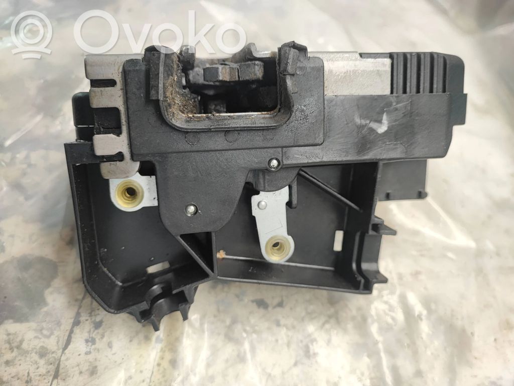 Opel Vivaro Loading door lock 
