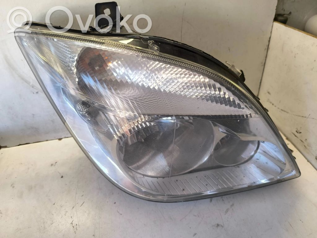 Mercedes-Benz Sprinter W906 Lampa przednia 