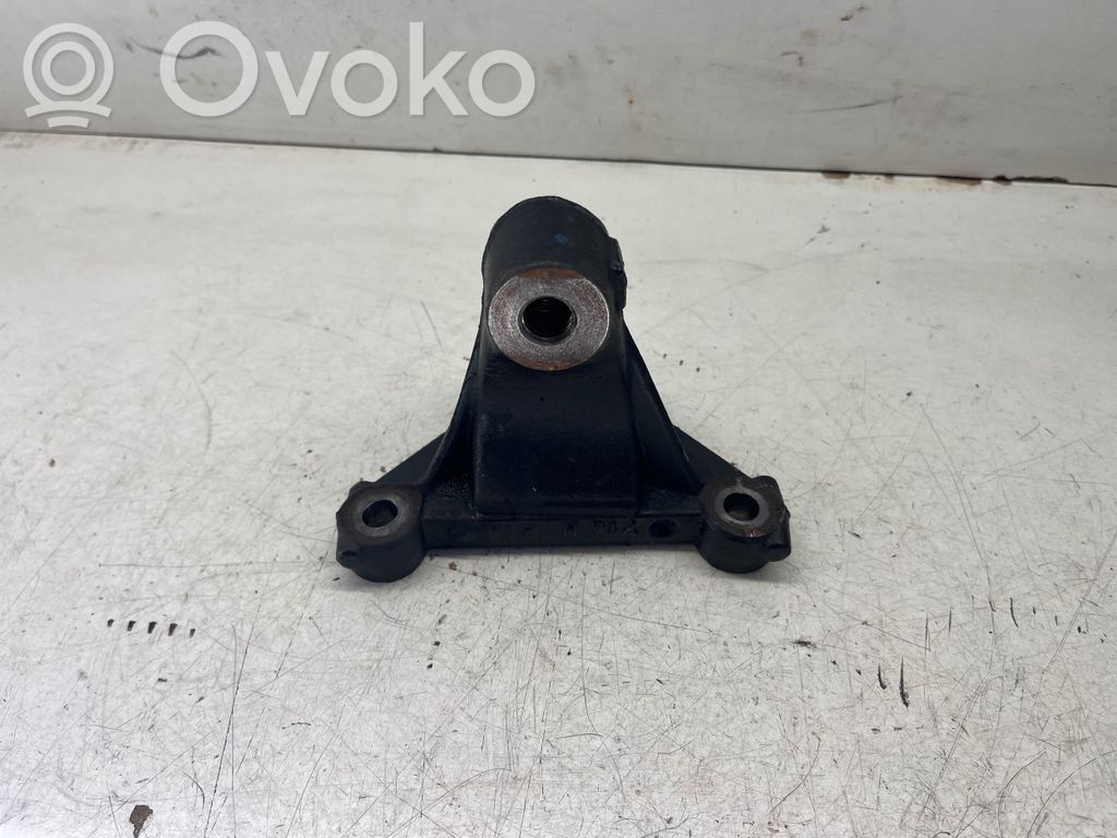 Opel Vivaro Engine mounting bracket 