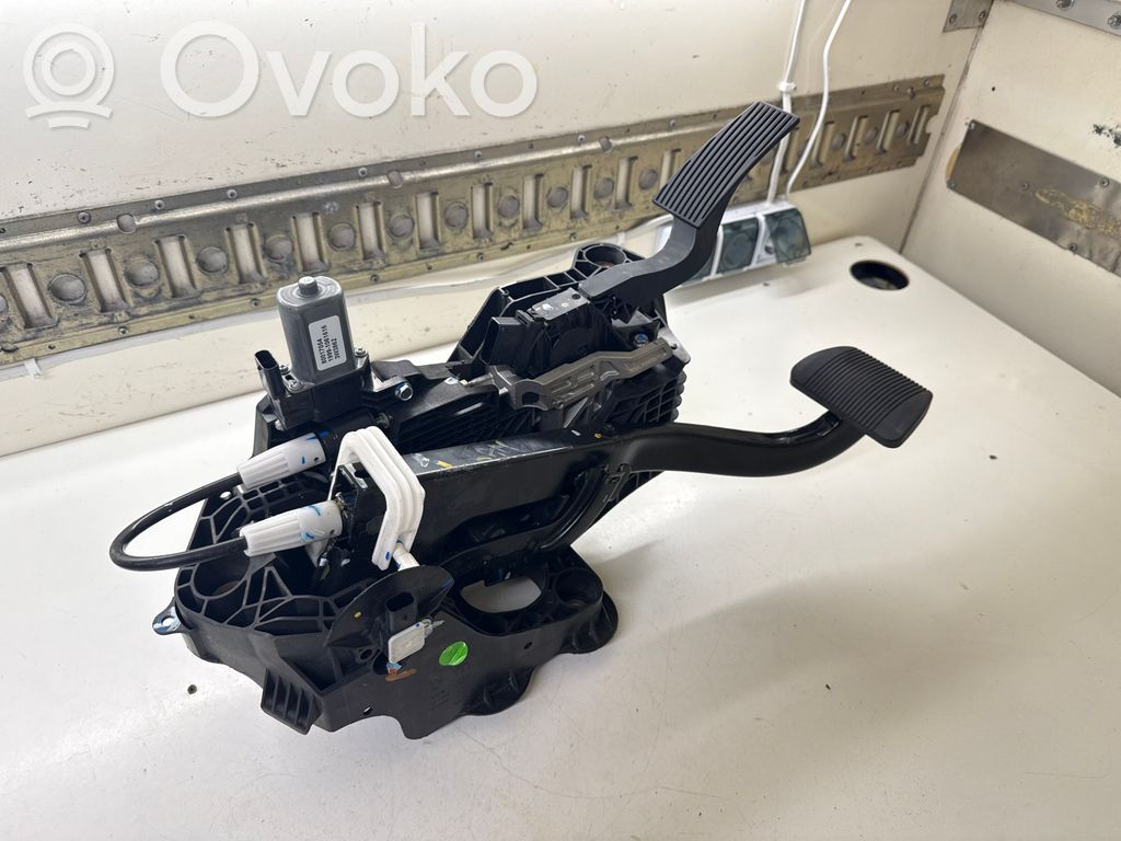 Ram 1500 DT Pedalų komplektas 