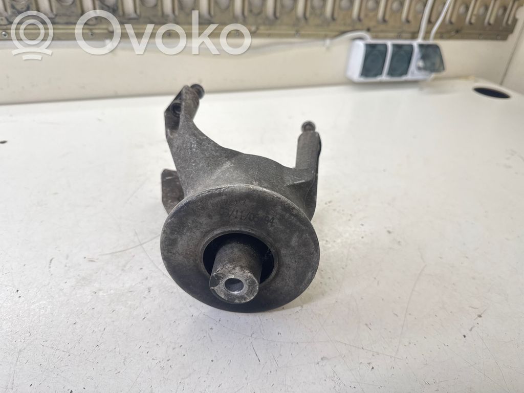 Engine mount bracket   7H0199849