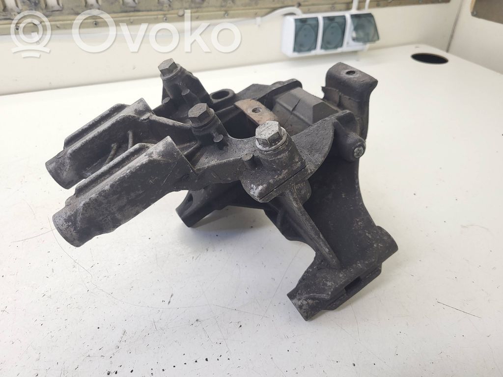 Volkswagen Transporter - Caravelle T5 Supporto di montaggio del motore (usato) 