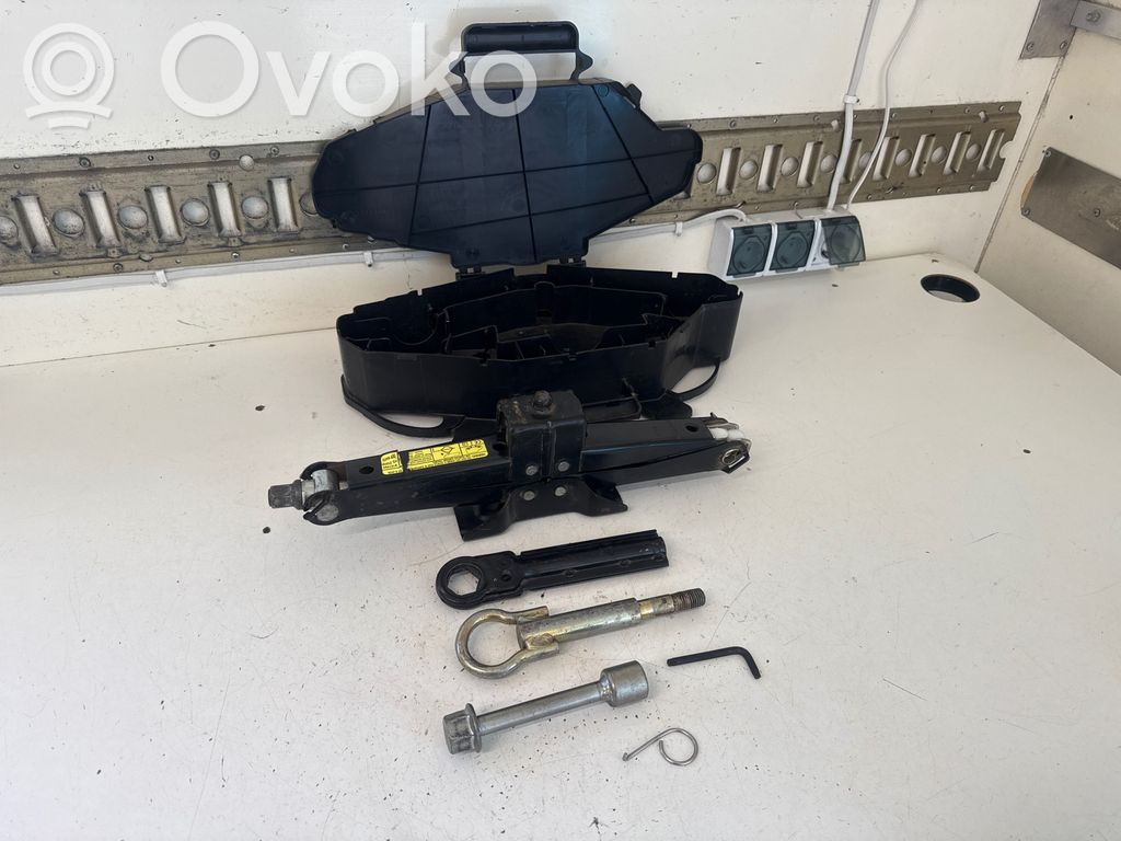 Opel Vivaro Tool set 