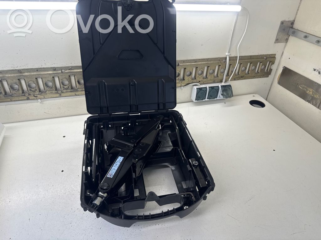 Opel Vivaro Tunkki 