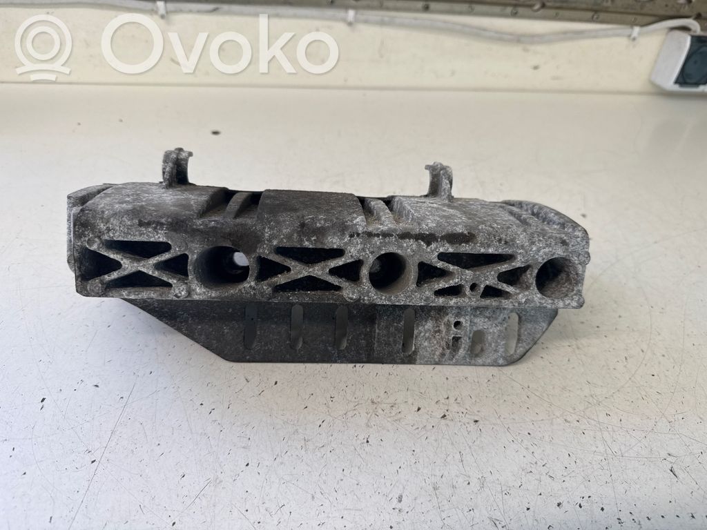 Engine mounting bracket   7700110112