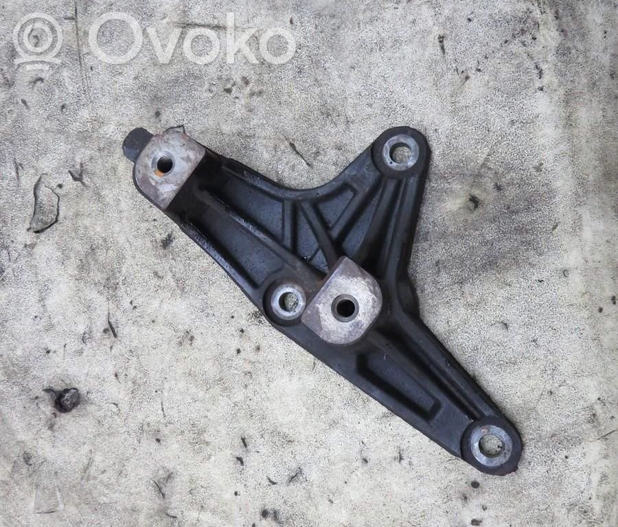 Toyota Avensis T270 Engine mount bracket 