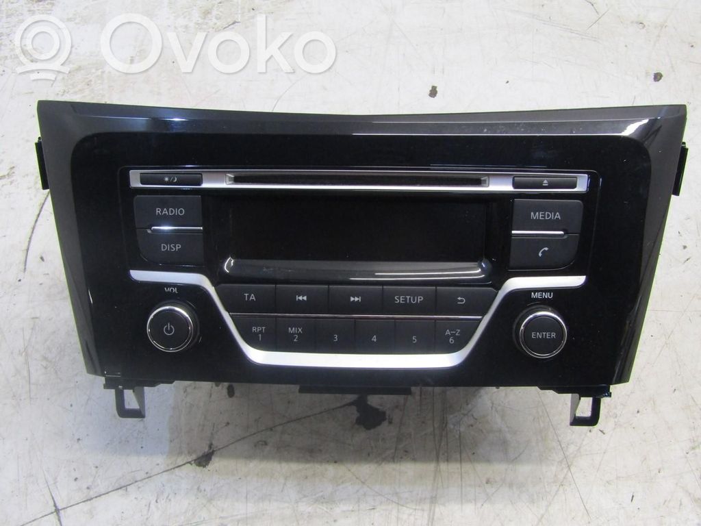 Nissan Qashqai Panel / Radioodtwarzacz CD/DVD/GPS 