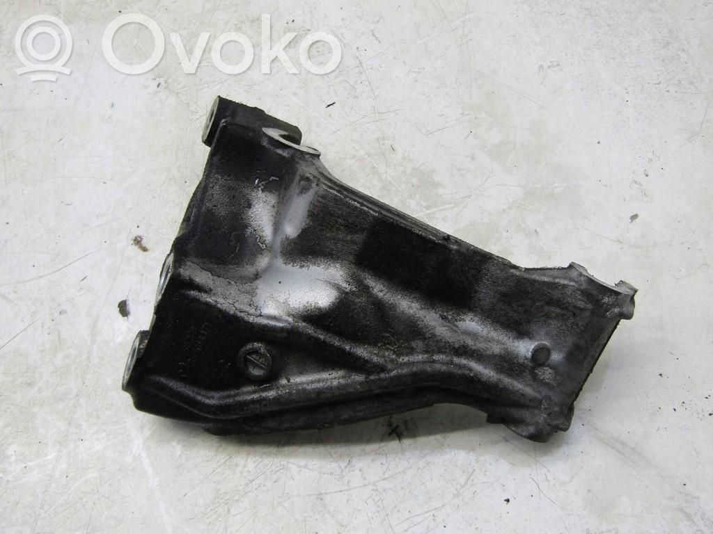 Mazda 2 Engine mounting bracket 
