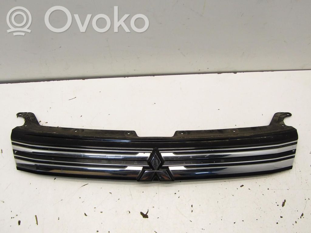 Mitsubishi Outlander Etupuskurin ylempi jäähdytinsäleikkö 