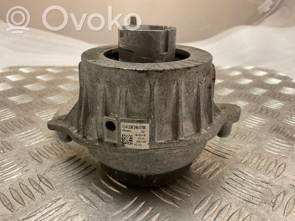 Mercedes-Benz E W238 Engine mount bracket 